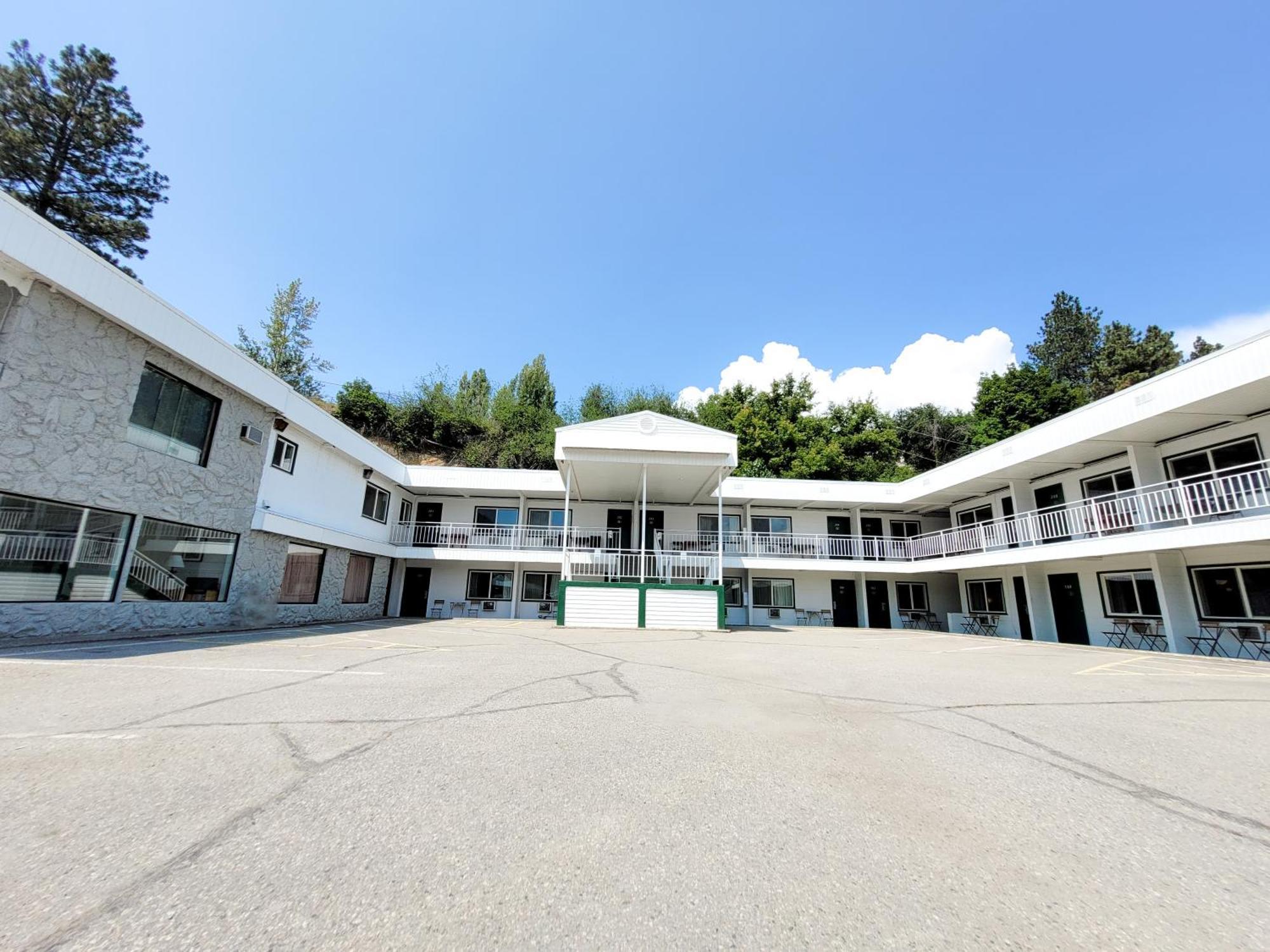 The Villager Inn Princeton Motel Exterior photo